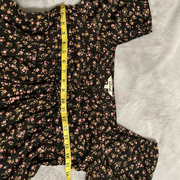 Floral dress, cute for spring and going into the summer - Picture 5 of 6